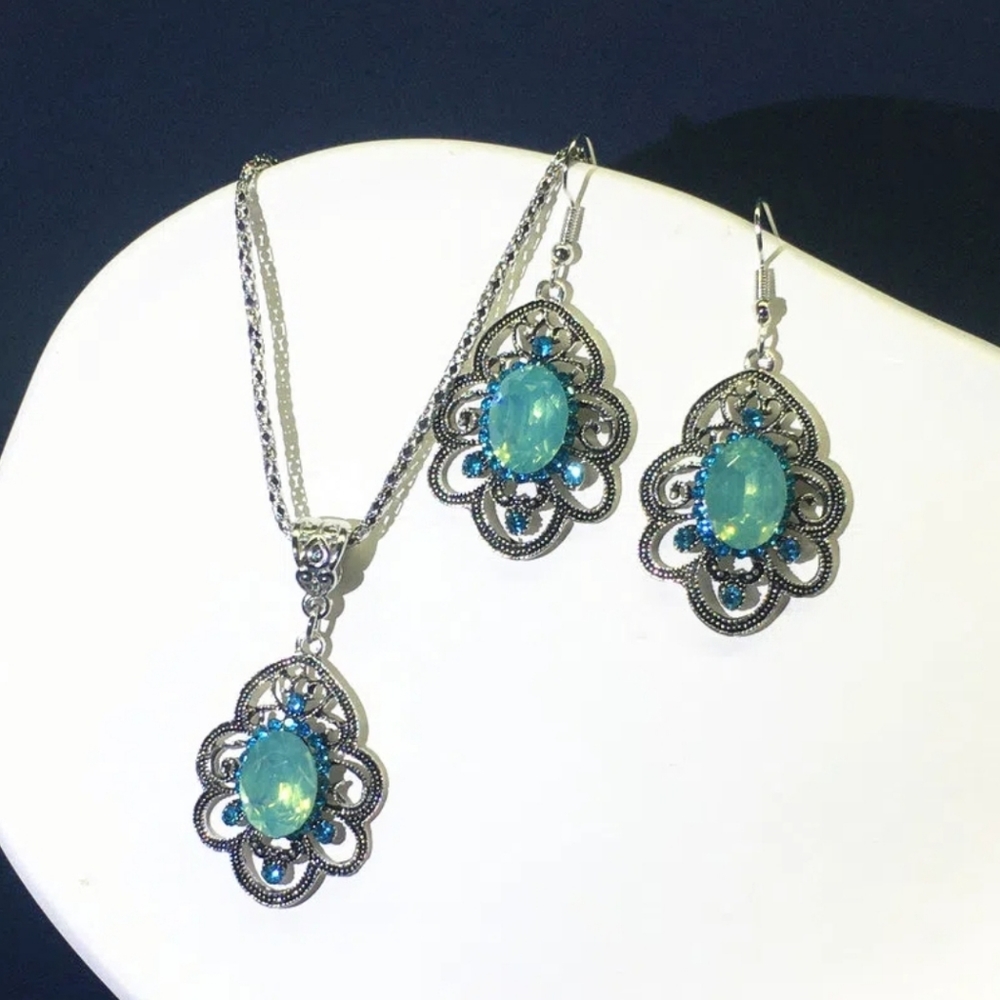 New Retro Blue Crystal Necklace Earrings Set Court Style Jewelry All-match Fashi